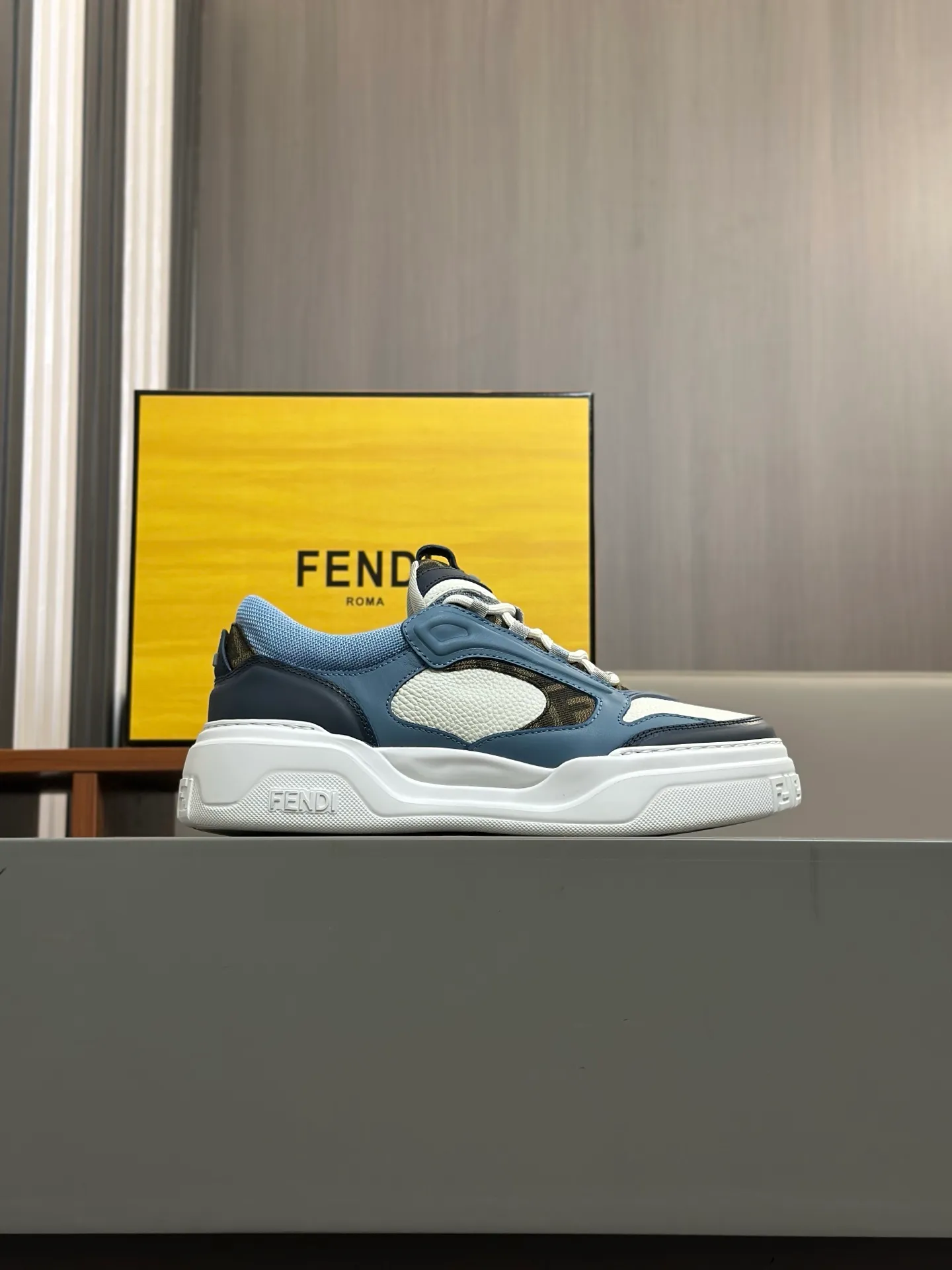 [FENDI] Fendi men's shoes 💰780💰 - High-end quality original casual sports shoes - Upper: Nappa calfskin, pebbled calfskin, tongue and heel; injection molded brand logo plastic module - Lining: brand canvas - Outsole: ultra-light T men's shoes 💰R foam rubber; molded outsole - Super high quality control, fine workmanship: highlighted (high-end, luxury, grade) -Size :39-44 (38, 45, can be customized)